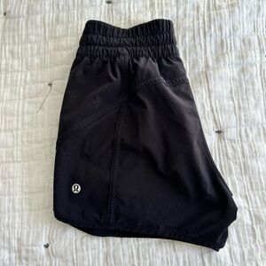 Lululemon tracker low rise lined short 4” black